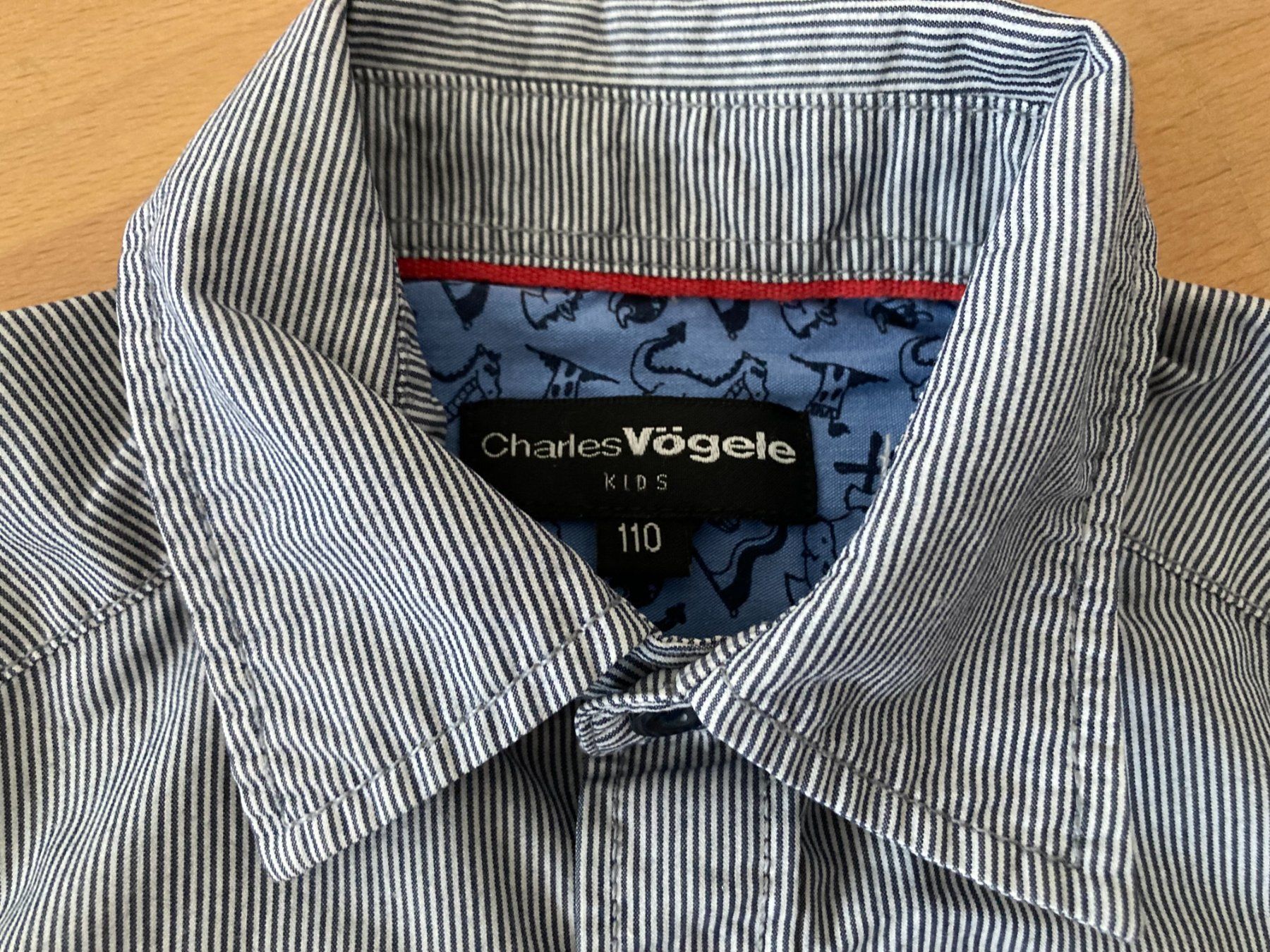 Camicie, T-shirt & Polo: Hemd "mit Drachen-Motiven" von Charles Vögele – Usato da Muttenz venduto da Juvenile33 1