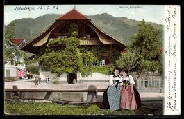 AK Interlaken, Gasthaus zum kühlen Wein, zwei Frauen in Trac