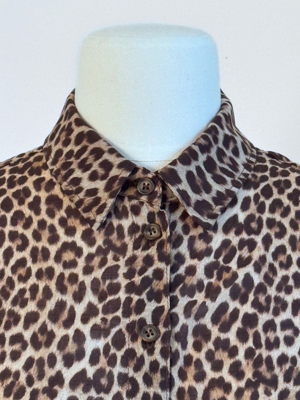 Chemisiers: Bluse Leoprint von Hod – Neuf (Voir description) à Mörschwil par Mirka019 2