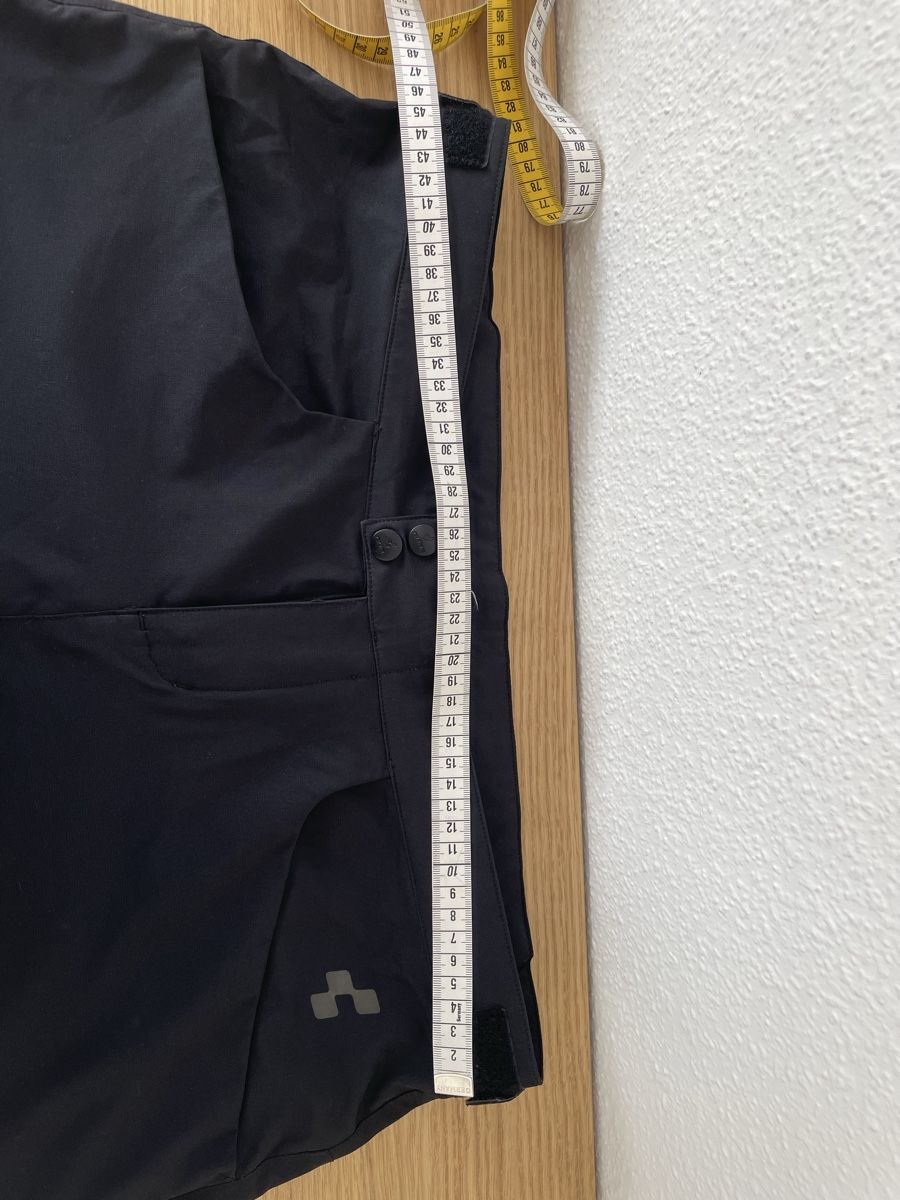 Cube Pantaloni: Cube shorts XL – Usato da Ipsach venduto da Rena-b 4