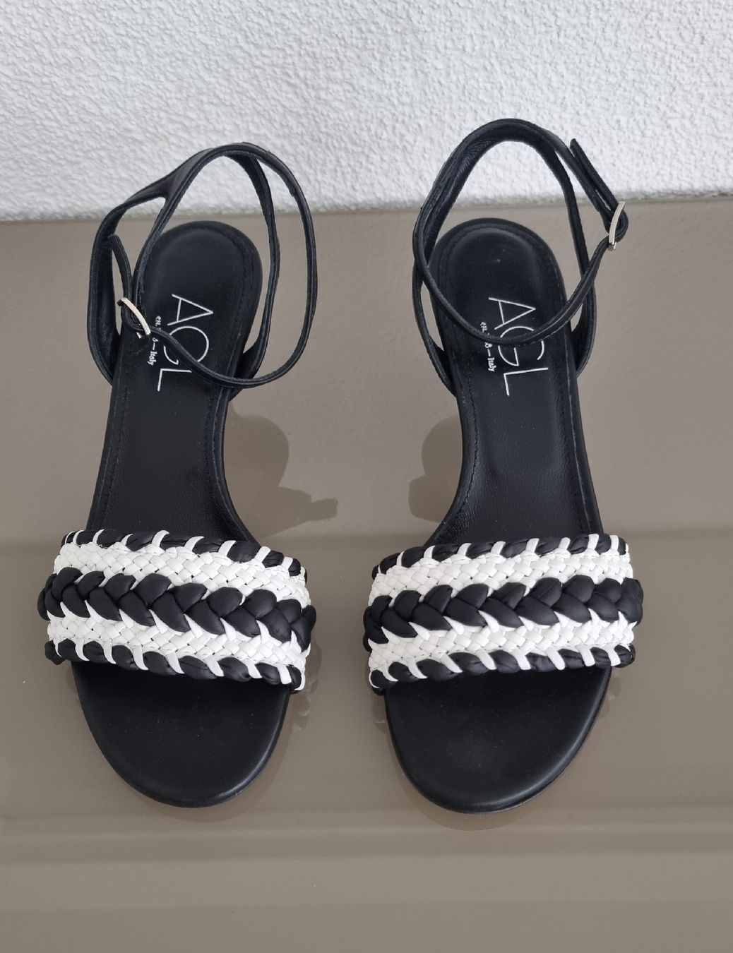 AGL Scarpe da donna: Sandale AGL 37.5 schwarz Leder – Nuovo e nell'imballaggio originale da Untereggen venduto da cla_kb2w 1