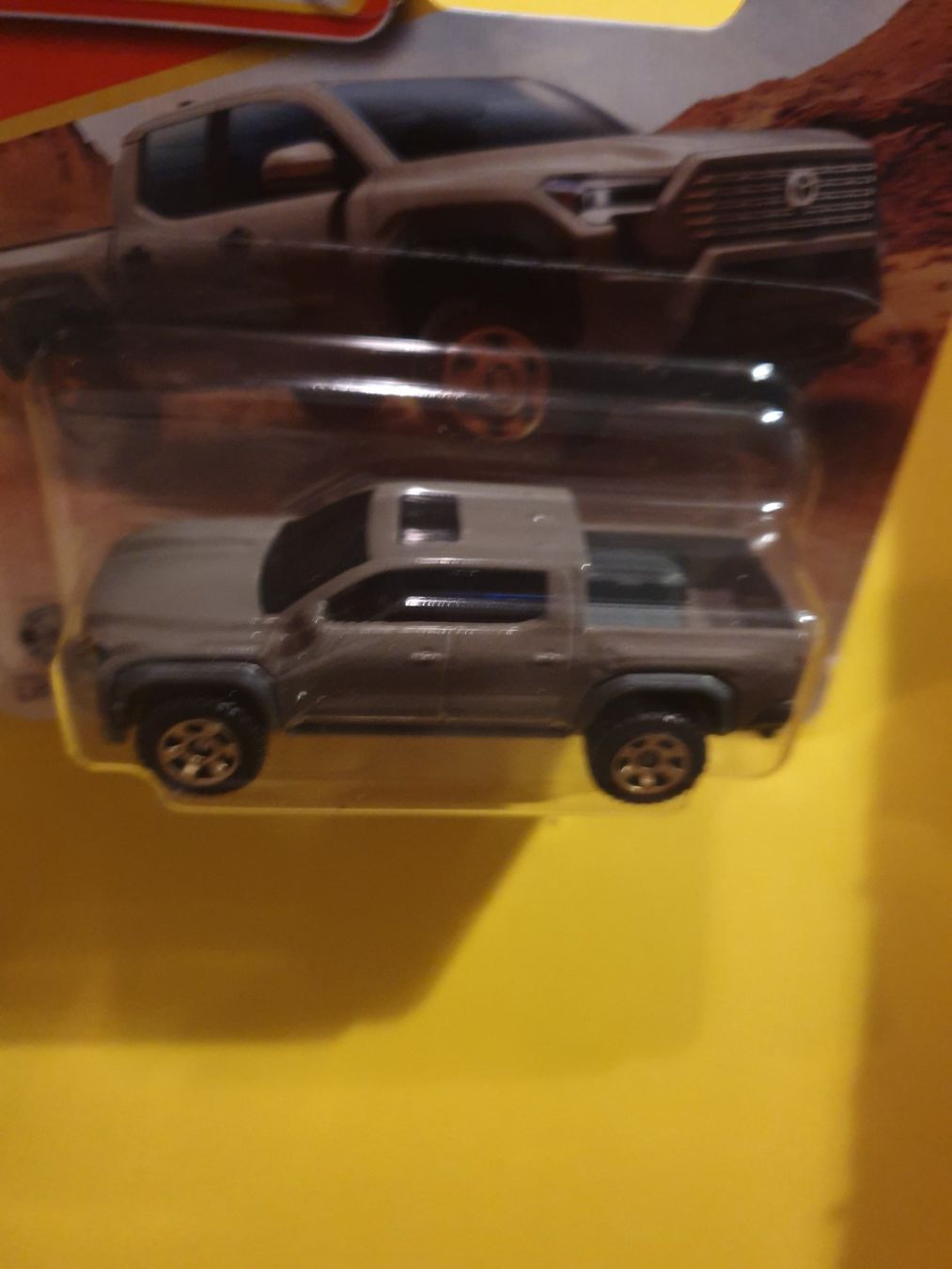 Matchbox Modellini d'auto: Matchbox 2024 TOYOTA TACOMA – Nuovo e nell'imballaggio originale da Oftringen venduto da Rotor 3