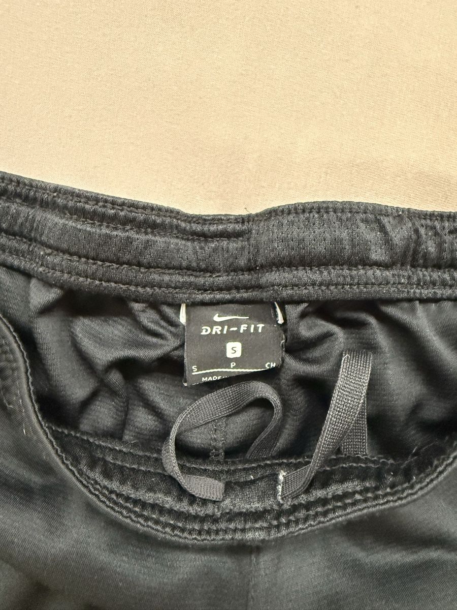 Nike Pantaloni: Shorts Nike noir taille S – Usato da Granges VS venduto da coraliegrd5 2