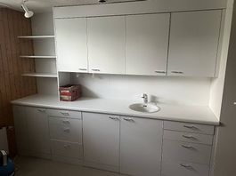 Küchenzeile weiss mit Spüle, Ober- & Unterschränken