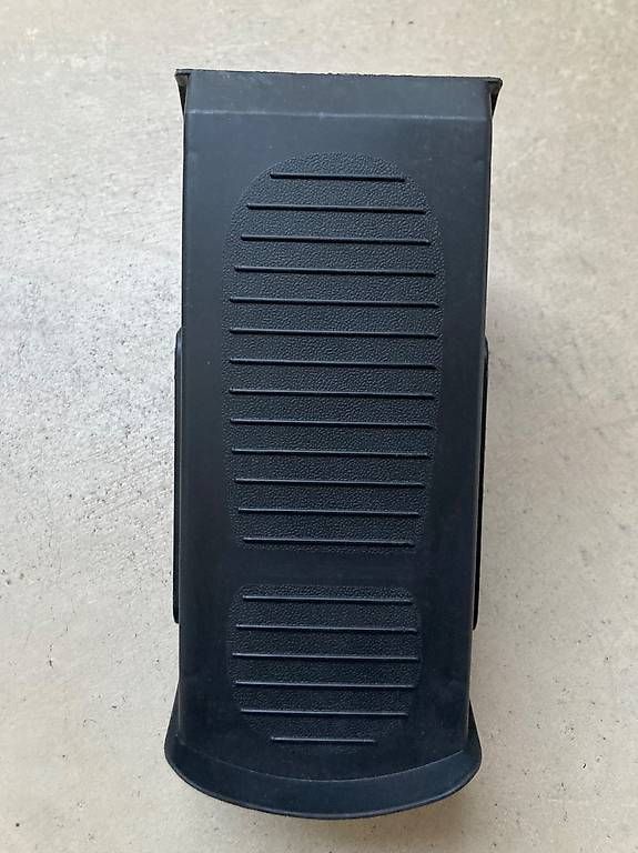 Ladenausstattungen & Messebau: 35 Shoestackers / Empileur de chaussures / Schuhstapler – Gebraucht aus Chambésy von Yvedi 1