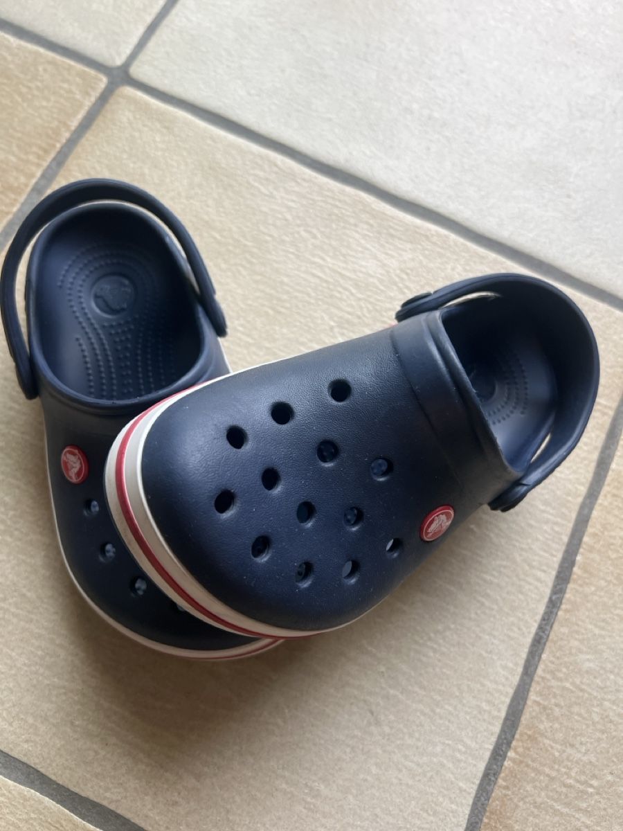 Crocs Scarpe per ragazzi: Crocs Clog K Navy Blue Size 33/34Good Condition – Nuovo (secondo la descrizione) da Bachenbülach venduto da Dana_Ondrasik 4