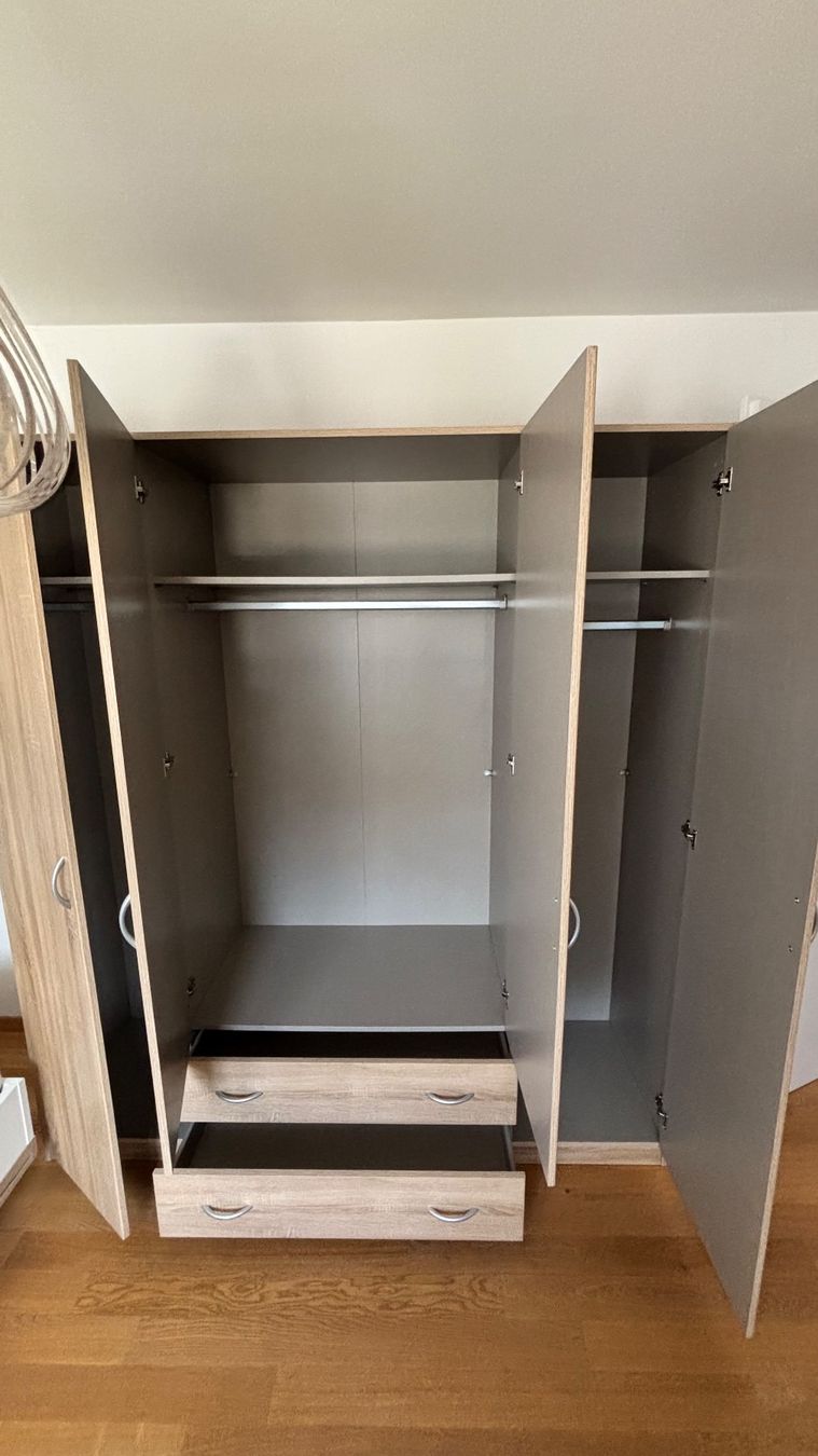 Conforama Armadi: Kleiderschrank Eicheoptik hell mit Spiegeln 4 Türen – Usato da Worb venduto da jon_8wpq 2