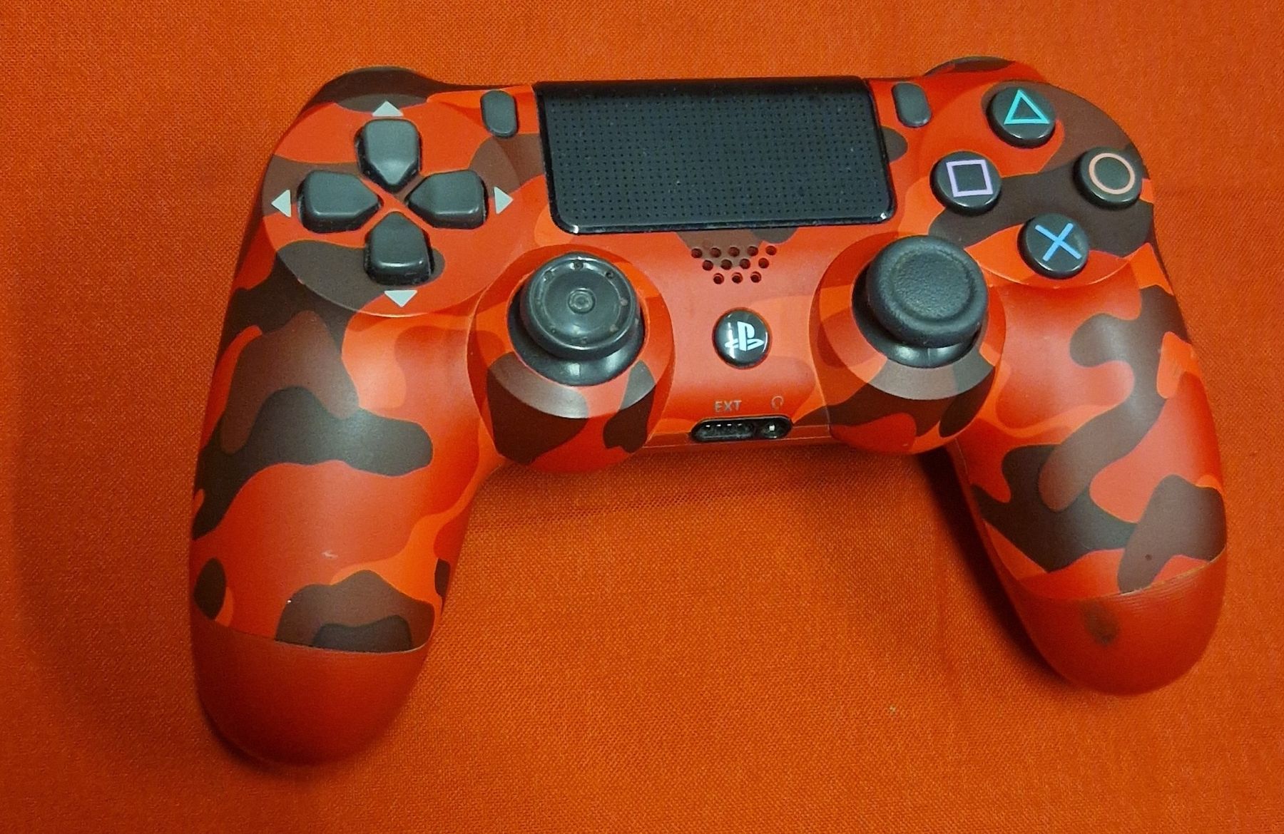 Sony Controller: Manette Sony PS4 camouflage rouge – Usato da Villars-sur-Glâne venduto da MrLobTec