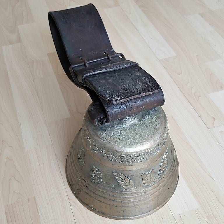 Campanacci mucche: Wunderschön klingende und gestaltete Glocke – Usato da Mollis venduto da FredBrann