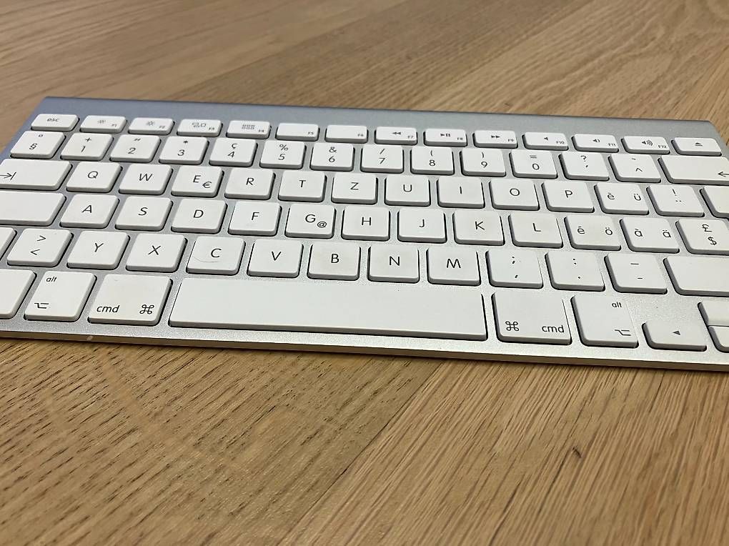 Apple Claviers: Apple Keyboard Bluetooth Tastatur CH – D'occasion à Chur par Fein-Geist