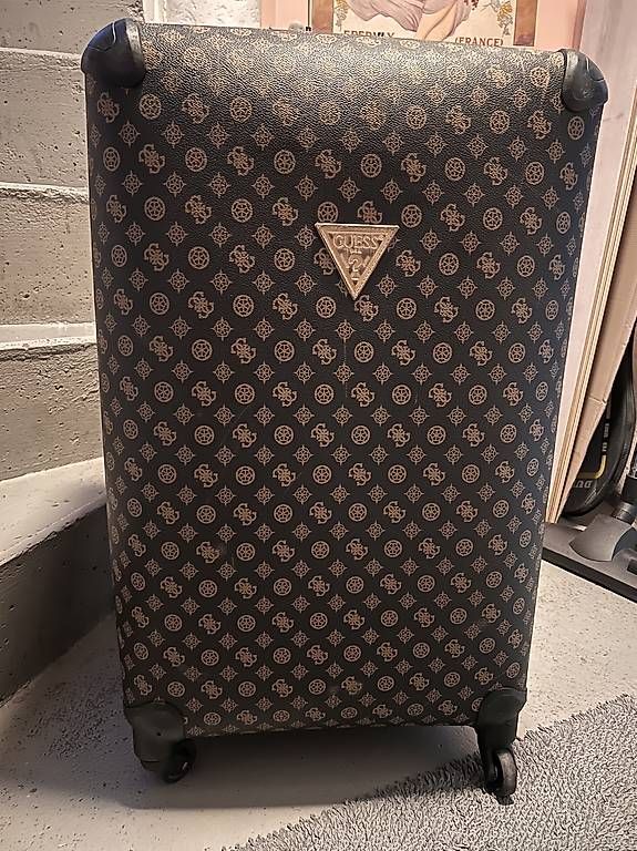 Reisekoffer: Guess Trolley, Hartschale – Gebraucht aus Hettlingen von mma_f6fc