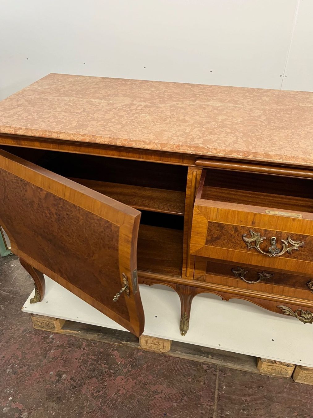 Credenze: Holz Sideboard/Buffet mit Marmorplatte – Usato da Luzern venduto da CaritasZentral 3