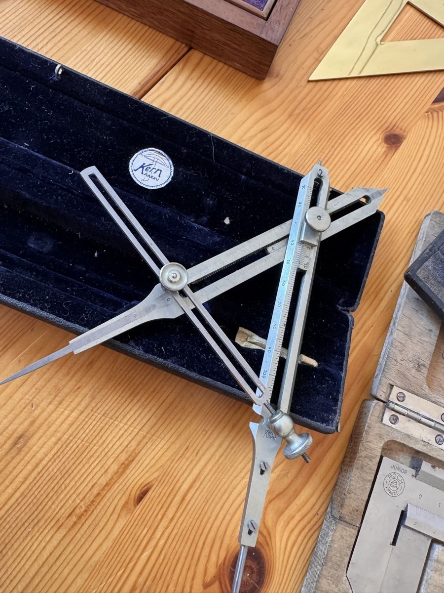 Tutti gli attrezzi: Ensemble instruments dessin technique Kern Roch ancien – Usato da Vésenaz venduto da Angela.C3 1
