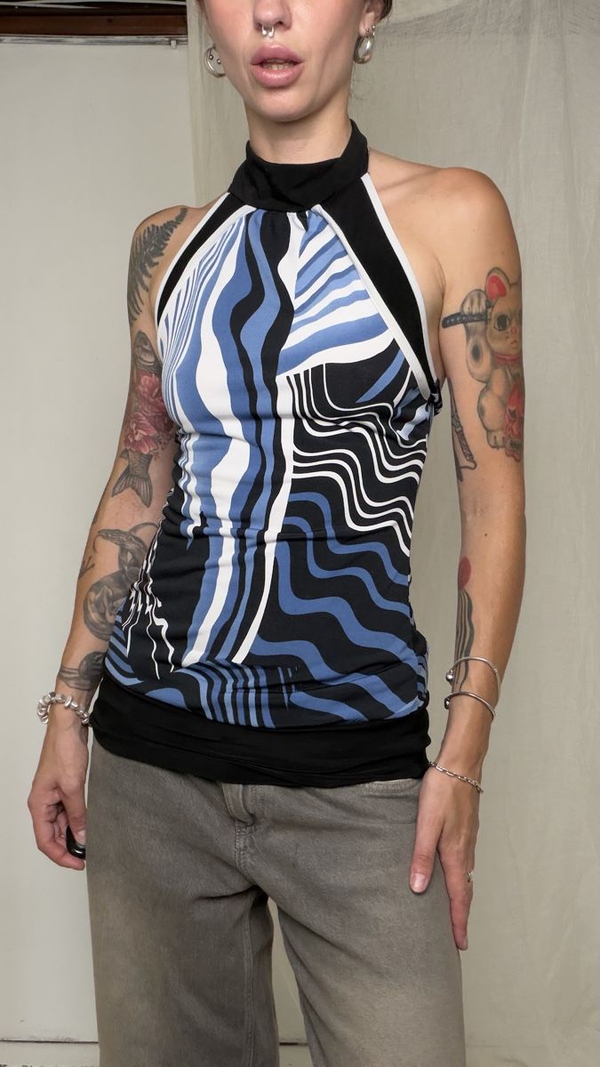 Tops: Blue, white and black wavy striped halter neck top  – Gebraucht aus Knonau von Grapesvintage 4
