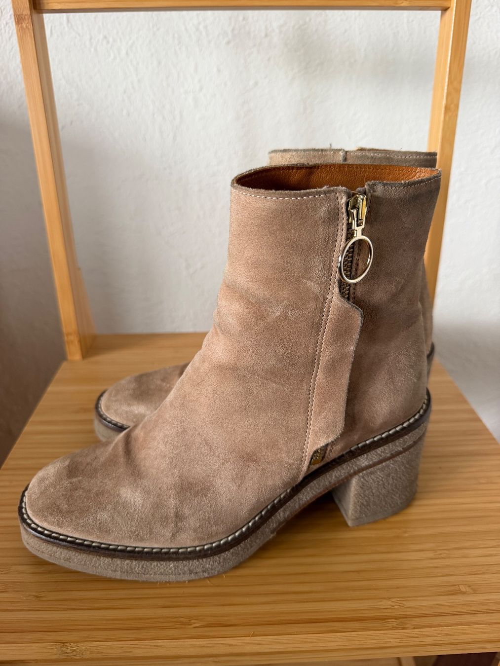 Damenschuhe: Stiefeletten Wildleder beige 39 – Gebraucht aus Bolligen von lunalena14