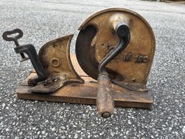 Antike Brotschneidemaschine