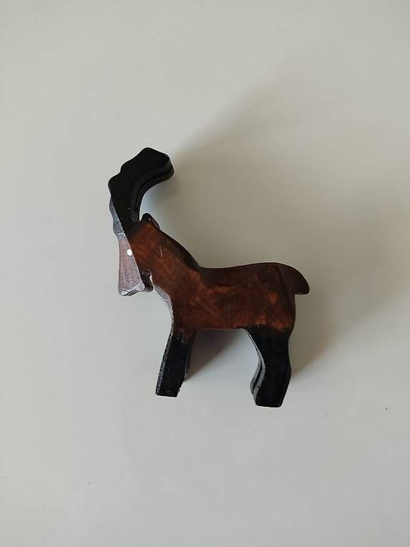 Articoli in legno: Trauffer Steinbock – Usato da Stalden (Sarnen) venduto da minusch015