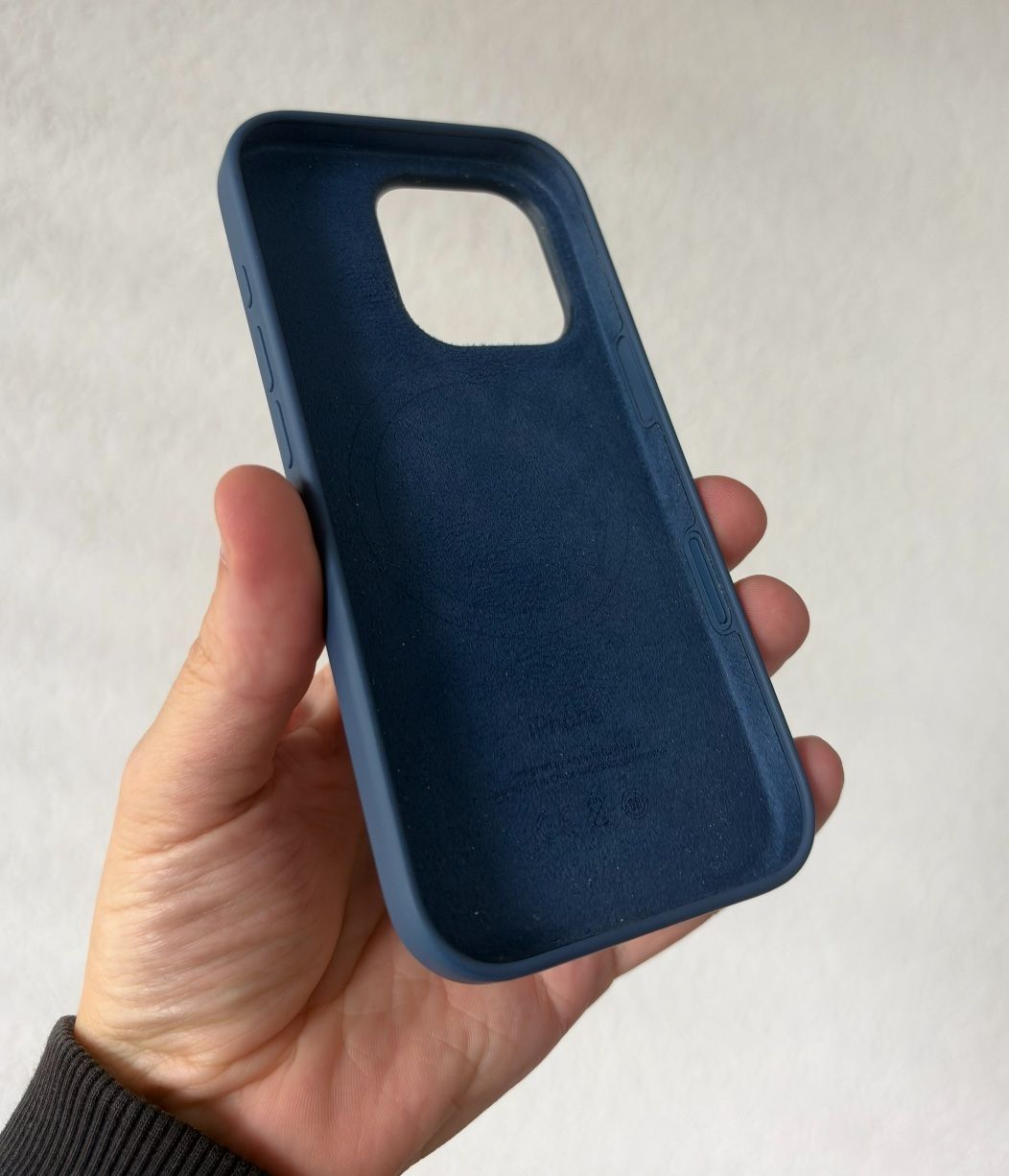 Apple Cover & Protezioni schermo: iPhone 16 Pro - Silicone Case - Denim color – Usato da Moudon venduto da LeCollectionneur 1