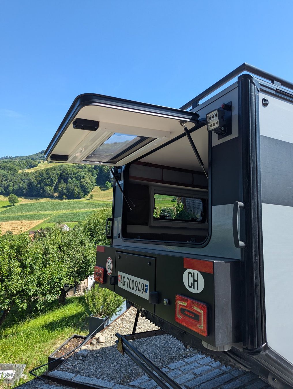 Rimorchi: Offroad-Expeditionstrailer / Wohnwagen – Usato da Thalheim AG venduto da epservices 2