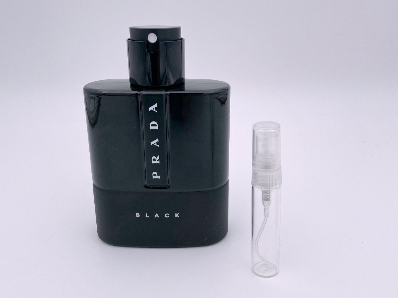 Prada Profumi & Eau de Toilette: Prada Luna Rossa Black - 5ml Abfüllung – Usato da Gasel venduto da Alter_Ego