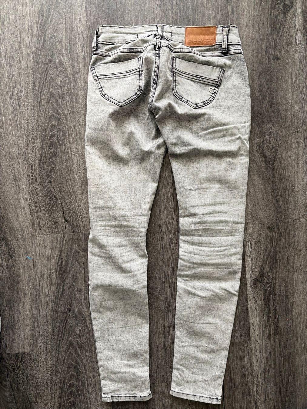 Please Jeans Jeans: Jean "PLEASE" taille XS gris clair – Usato da La Plaine venduto da Biliblue 2