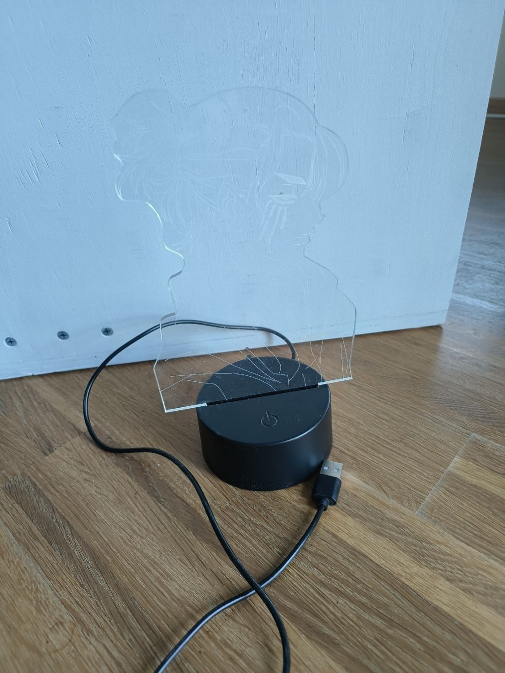 Tutte le decorazioni: LED Eren Yeager Figur 3D Optik mit USB C Kabel – Nuovo (secondo la descrizione) da Zug venduto da kat_q98k 1