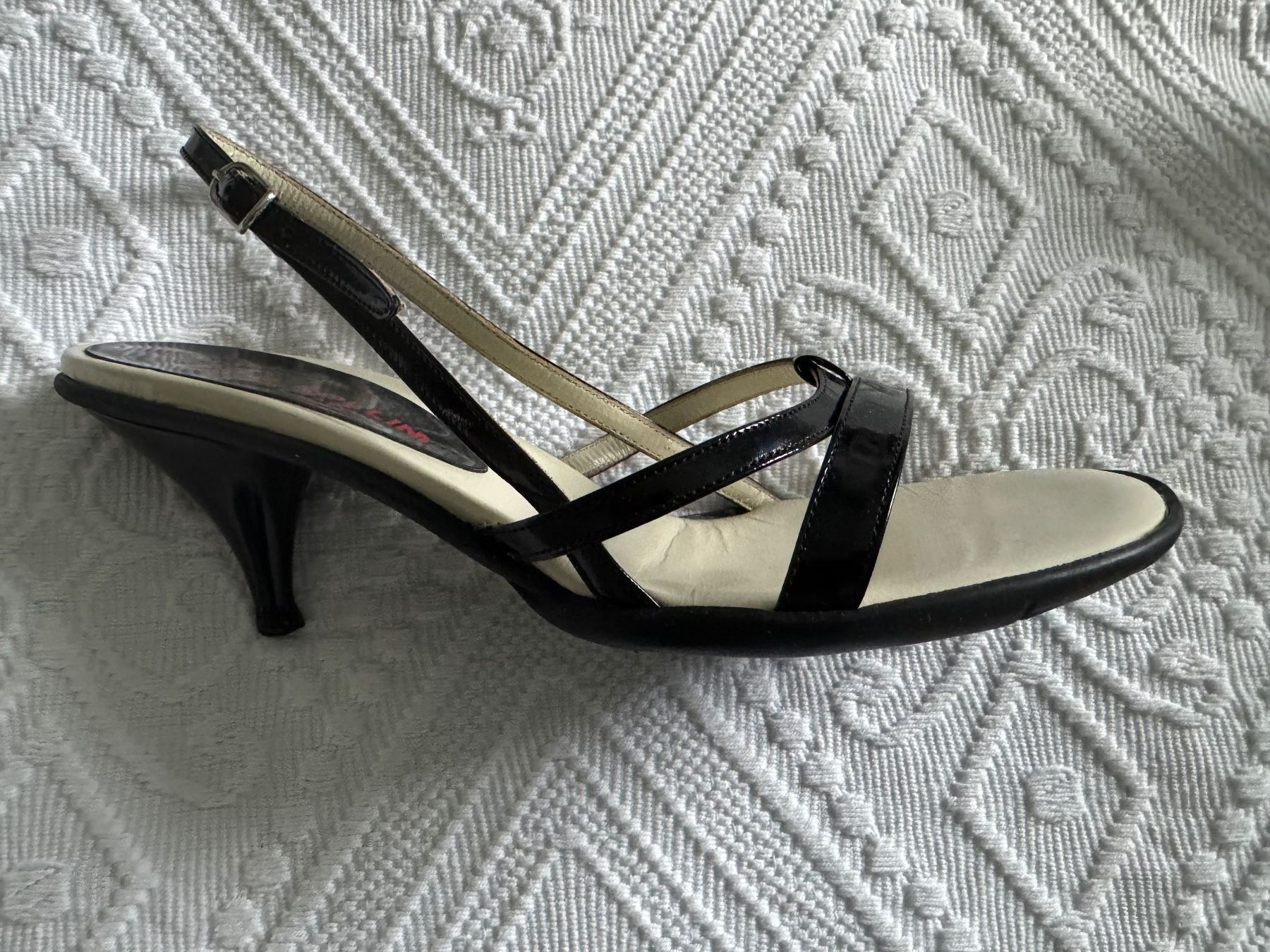 Scarpe da donna: Schwarze Riemchen-Sandaletten, Studio Pollini, Gr. 37, neu – Nuovo e nell'imballaggio originale da Erlinsbach SO venduto da Romstrasse 3