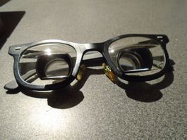 Brille Mikrochirurgische Brille in Holzkiste