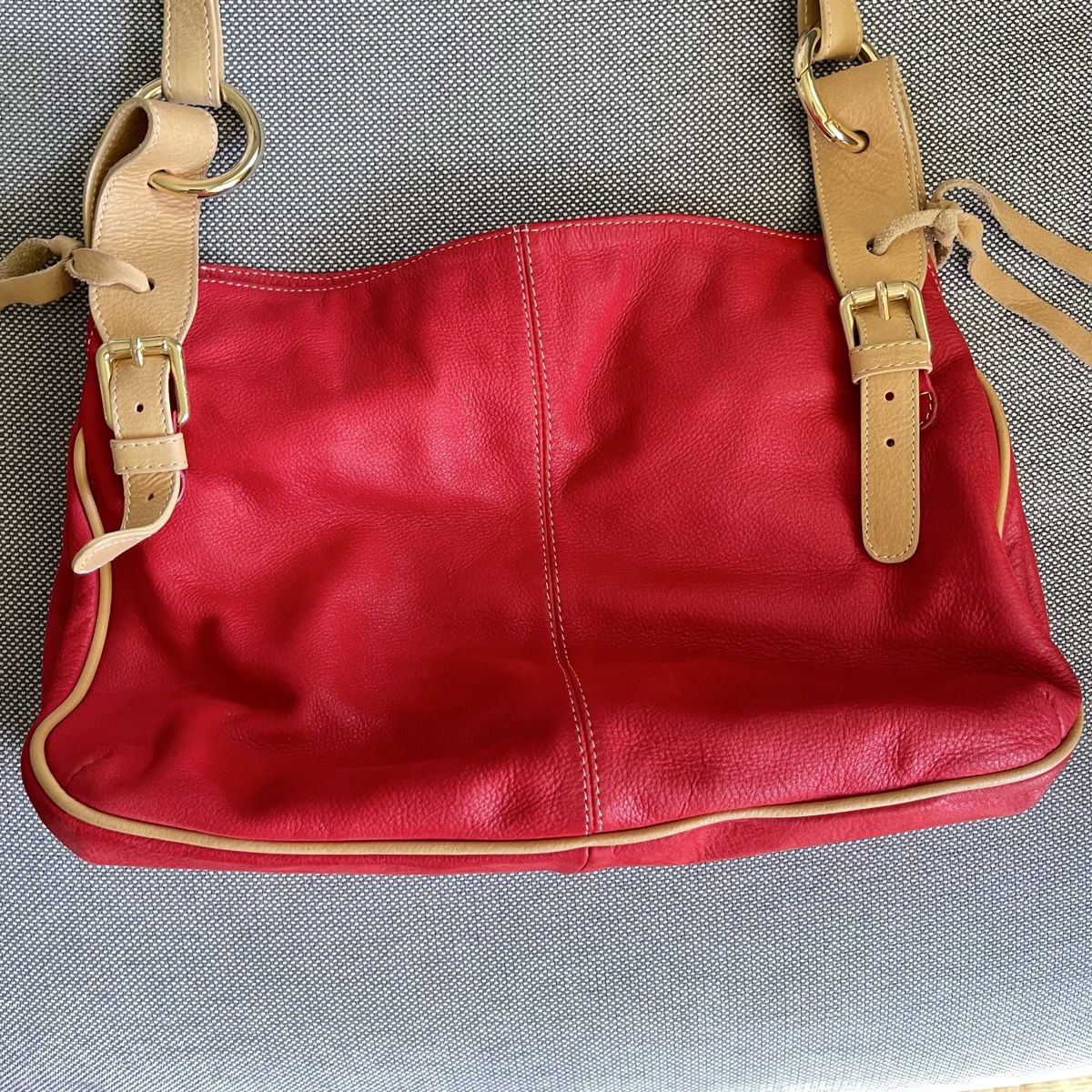 Taschen für Damen: Wunderschöne Schulter Tasche aus Leder - Rot & Beige – Gebraucht aus Bern von dek_7bjd 1