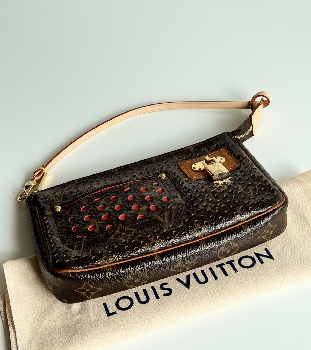 Louis Vuitton Borse da donna: Louis Vuitton Pochette Accessoires – Usato da Reinach AG venduto da gab_8s7m 7