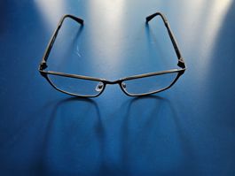 LESEBRILLE  CERJO  SEHSTÄRKE  1.5   (2 Stück Brillen)