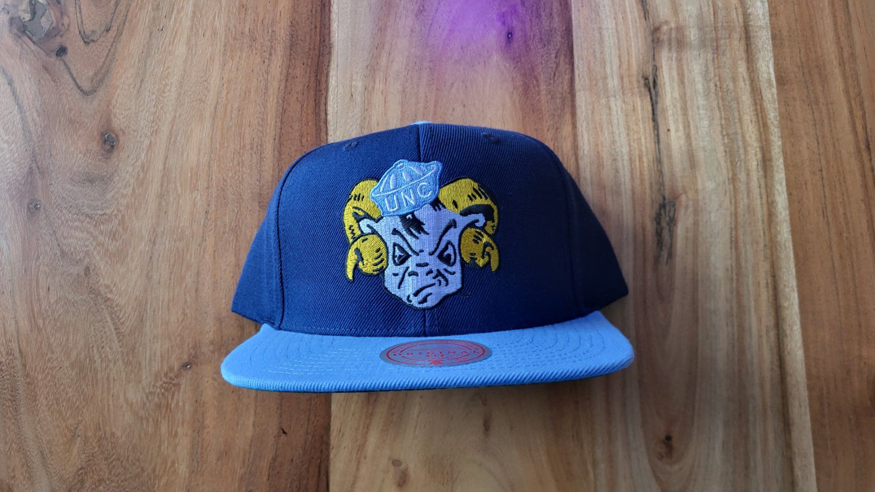 Altro in  Abbigliamento & Accessori: Mitchell and Ness NC snapback Cap – Nuovo (secondo la descrizione) da Bern venduto da Sneakerheadz