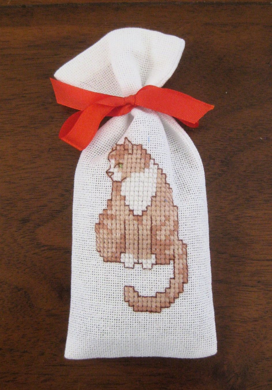 Tutte le decorazioni: Lavendel-Säckli mit Katze, handgestickt – Nuovo e nell'imballaggio originale da Kriens venduto da Kraeutergarten