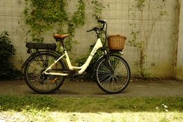 E-Bike, Citybike, Damenfahrrad Marke Via Veneto