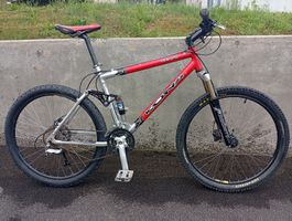 Kona Kikapu VTT Fully MTB Downhil Fox Shimano XT