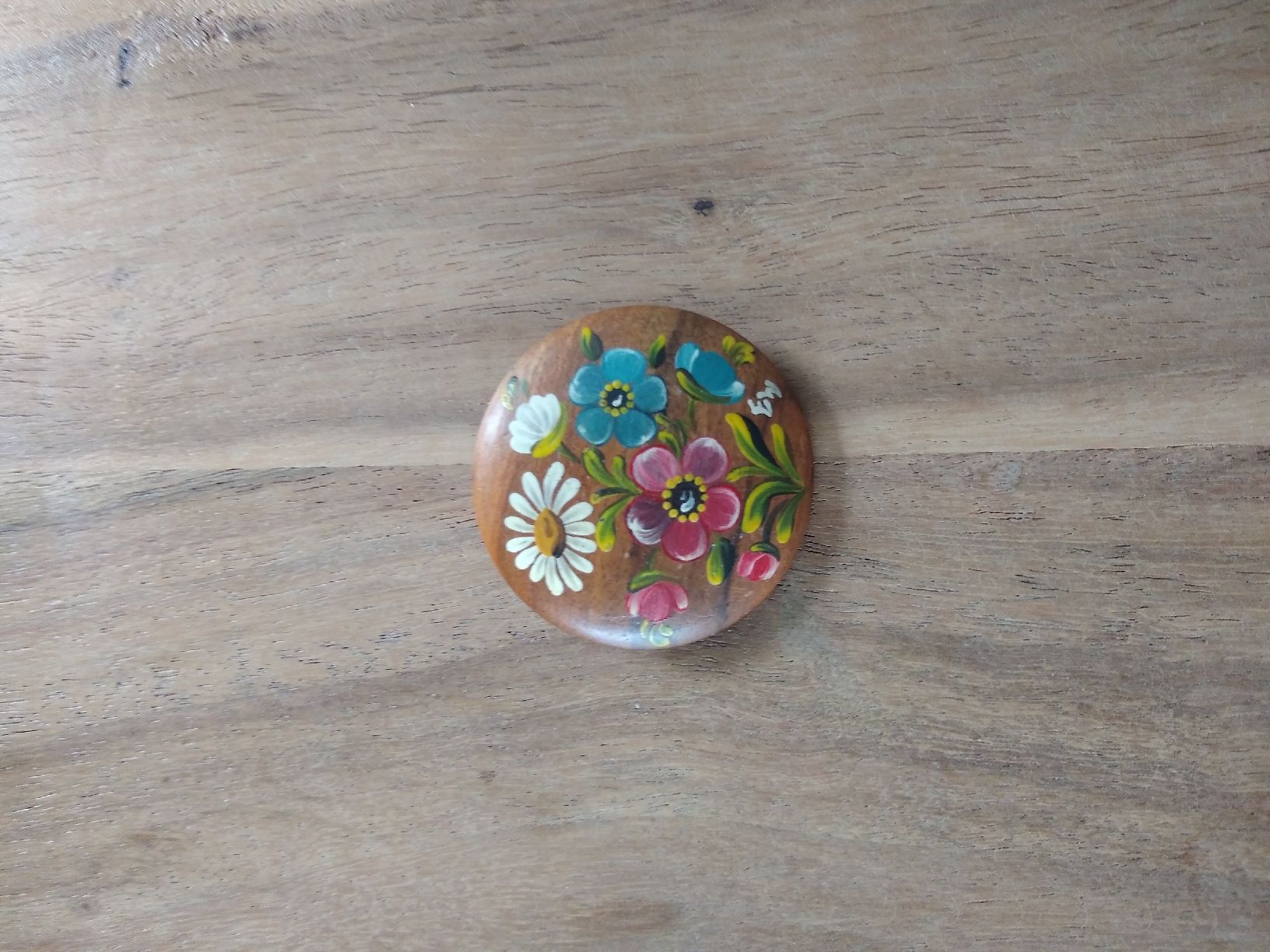 Altri gioielli: Wooden hand painted pin – Usato da Dübendorf venduto da LoRi-2026 1