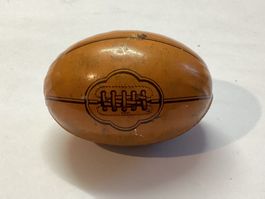 Antike Blechdose in Form eines Rugby Balls 30er Jahre