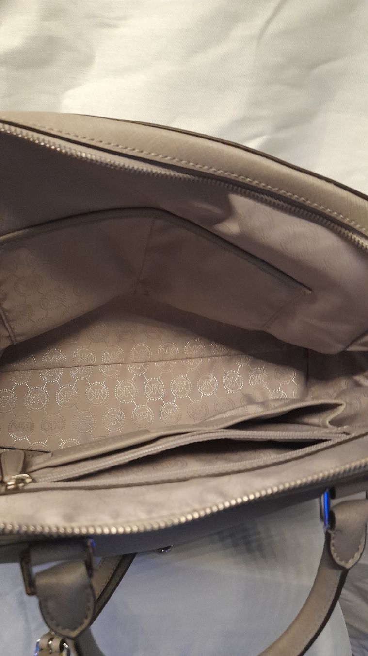 Michael Kors Borse da donna: Sac Michael Kors - Élégant et pratique – Nuovo (secondo la descrizione) da st.gallen venduto da The_Rag_Picker. 1
