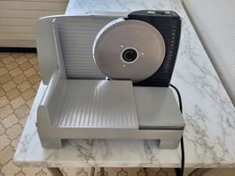 Brotmaschine mit verschiedenen Breite-Eintstellungen