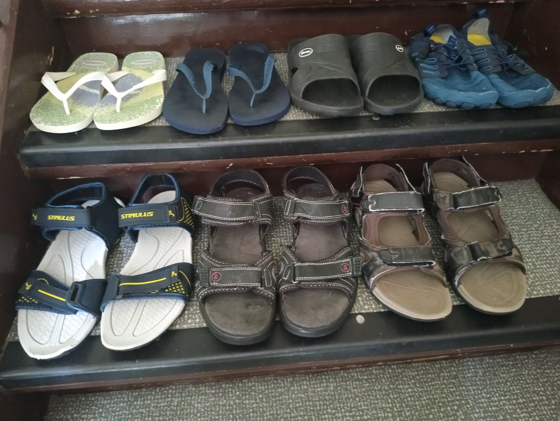 Scarpe da uomo: Lot sandales/tongues – Usato da St imier venduto da Rieju23