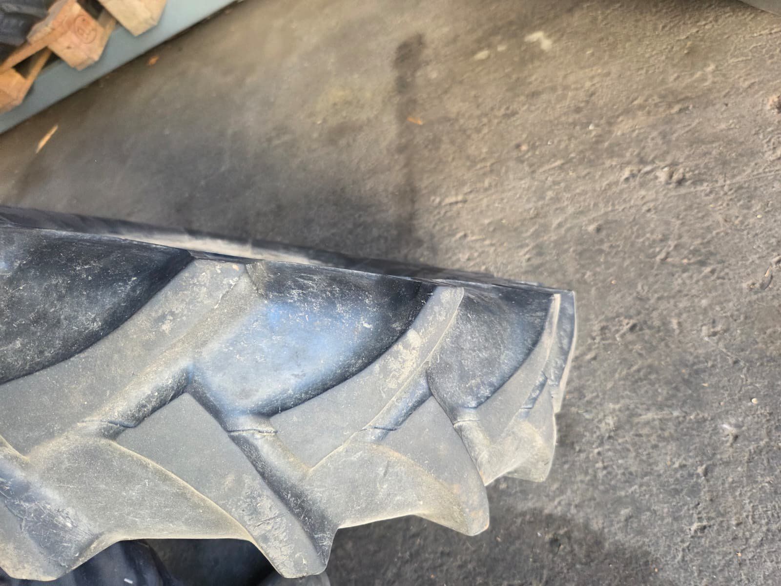 Firestone Pneus & Kompletträder: Pneu Firestone  6.5 - 16" 8Ply – Gebraucht aus Mels von lad_8ctm