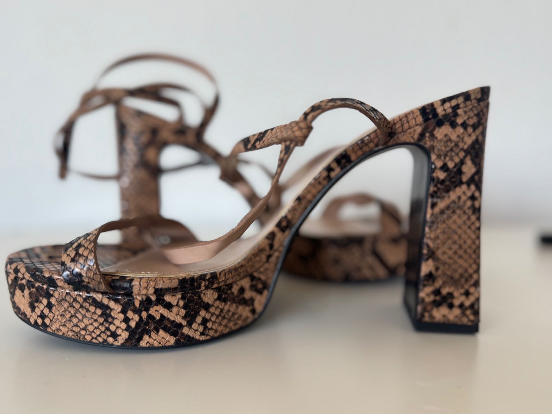 Zara Damenschuhe: ZARA High Heels – Snake Print – Gebraucht aus Zürich von carmen_kandey_Insta