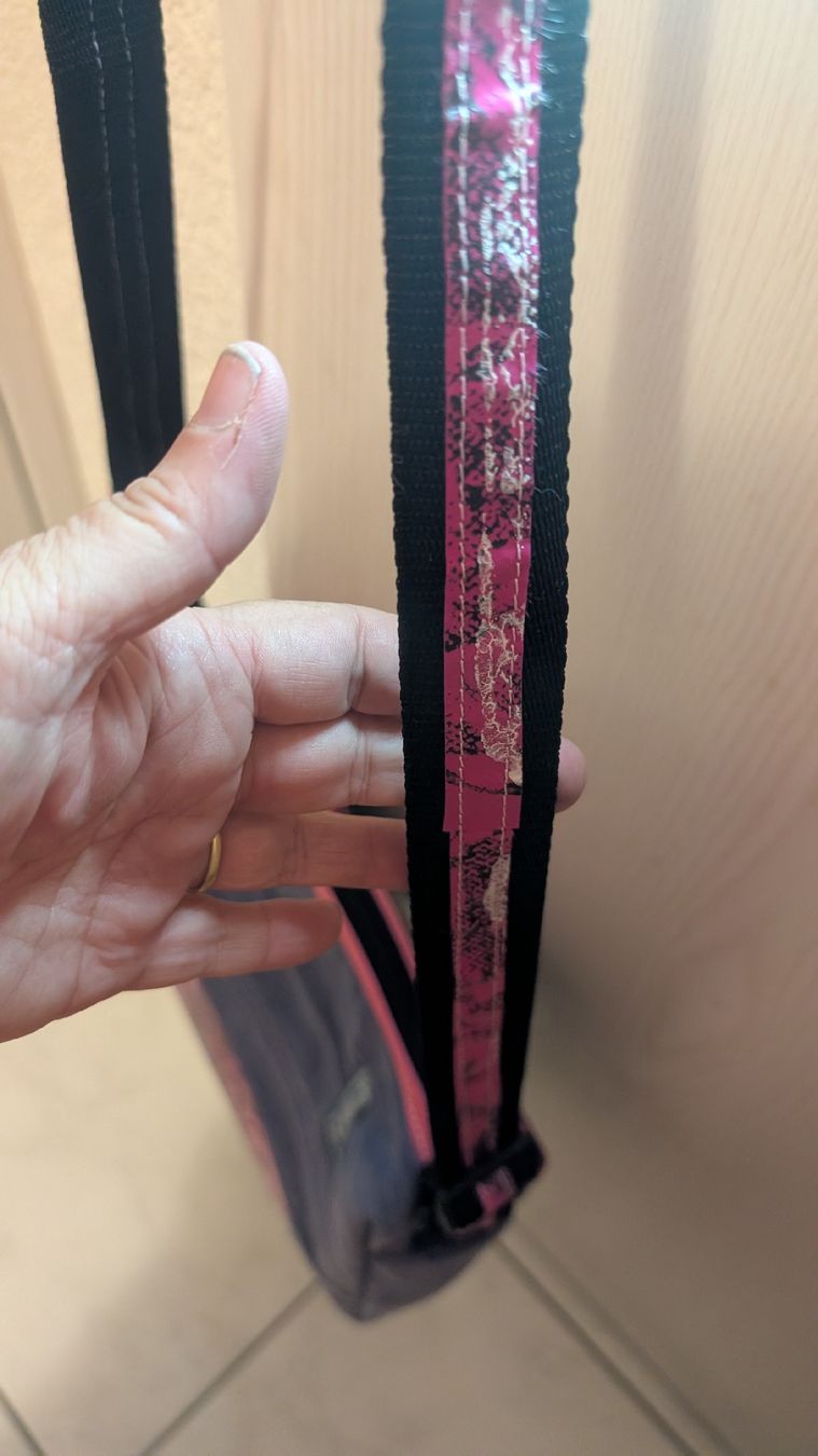Sacs femmes: Umhängetasche mit Jeans und Patchoptik – Neuf avec emballage d'origine à Liebistorf par Stricken_f_Hilflose 2