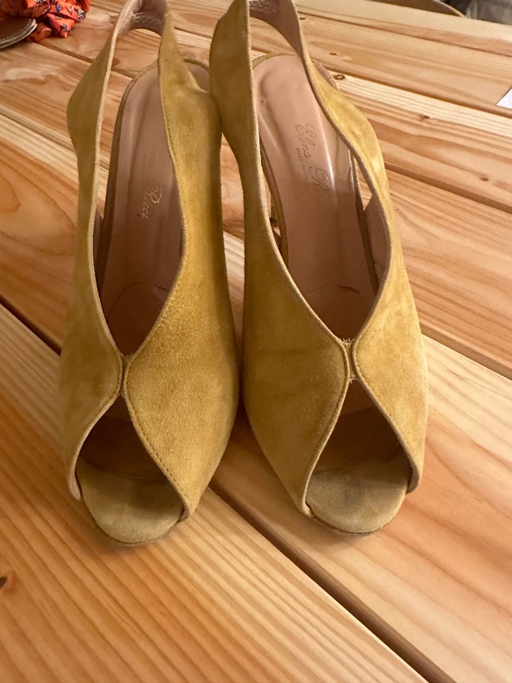 Scarpe da donna: Ockerfarbene Pumps, Italienischer Wildleder – Usato da Cham venduto da ninochka02 2