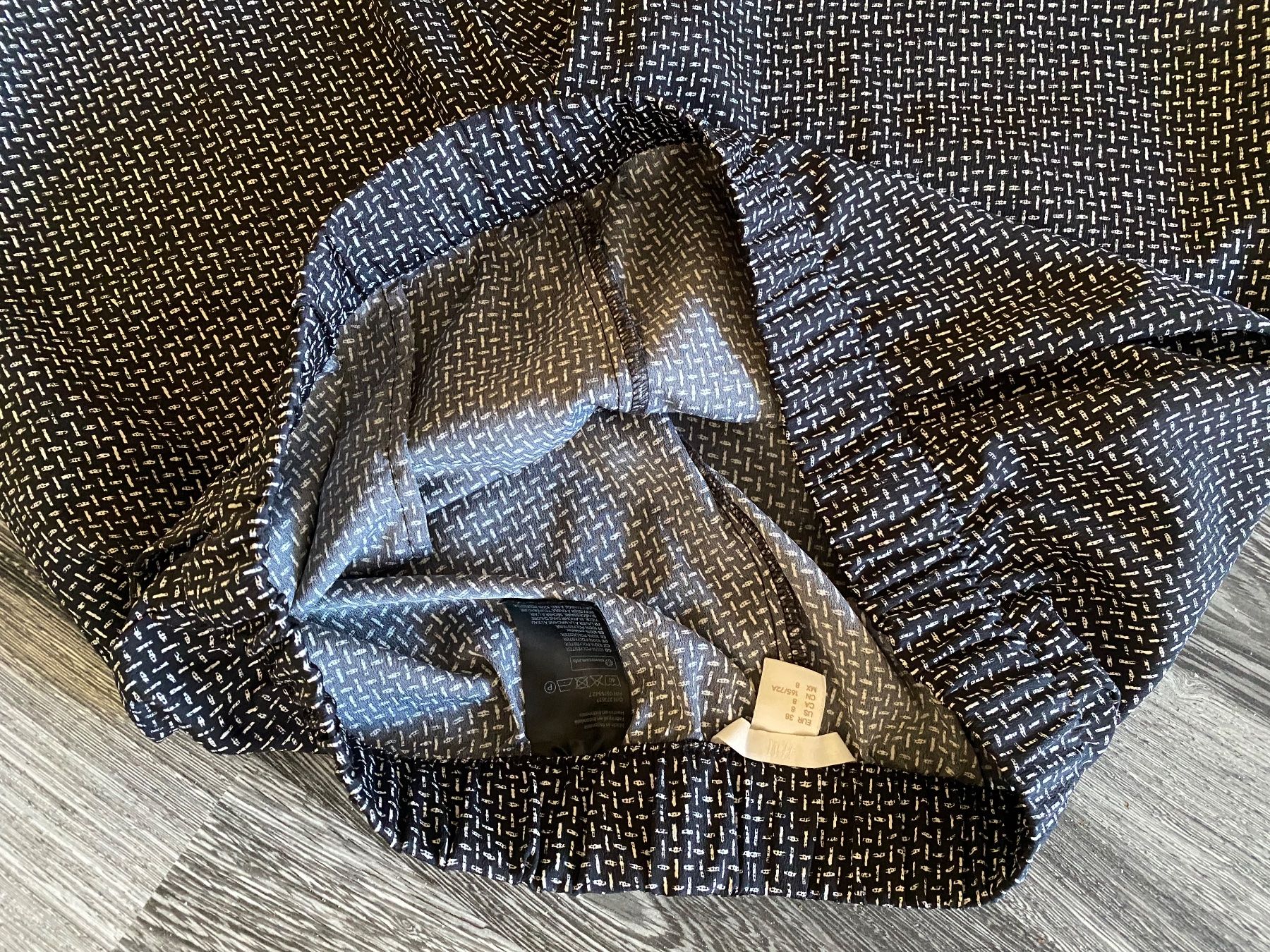 H&M Pantaloni: H&M Freizeit - Hose schwarz-gemustert Grösse 38 – Usato da Allenwinden venduto da Obalu 2