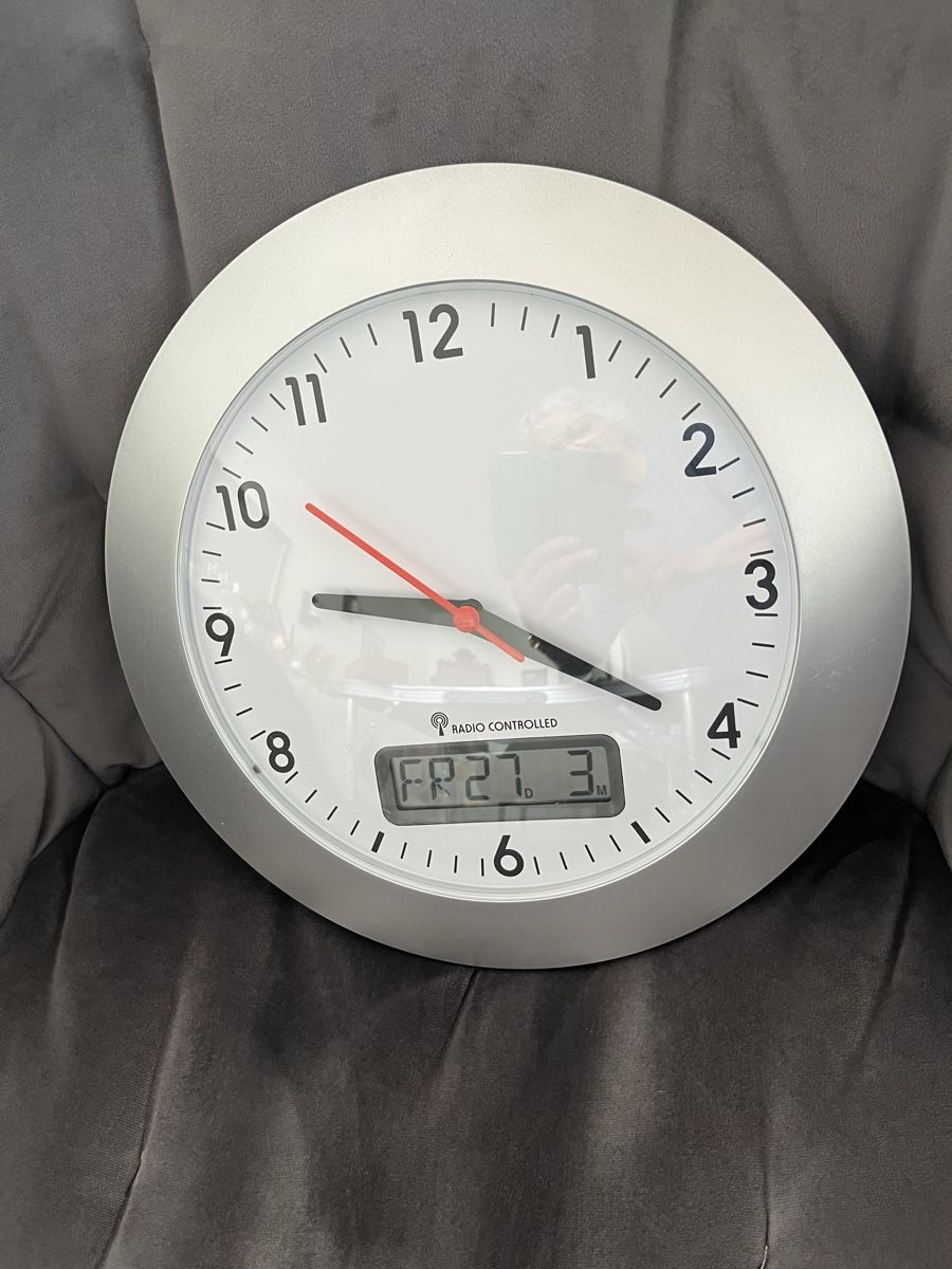 Uhren: Wanduhr – Neu (gemäss Beschreibung) aus Schliern b. Köniz von medion3098