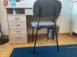 Chaise et bureau / Stuhl und Schreibtisch