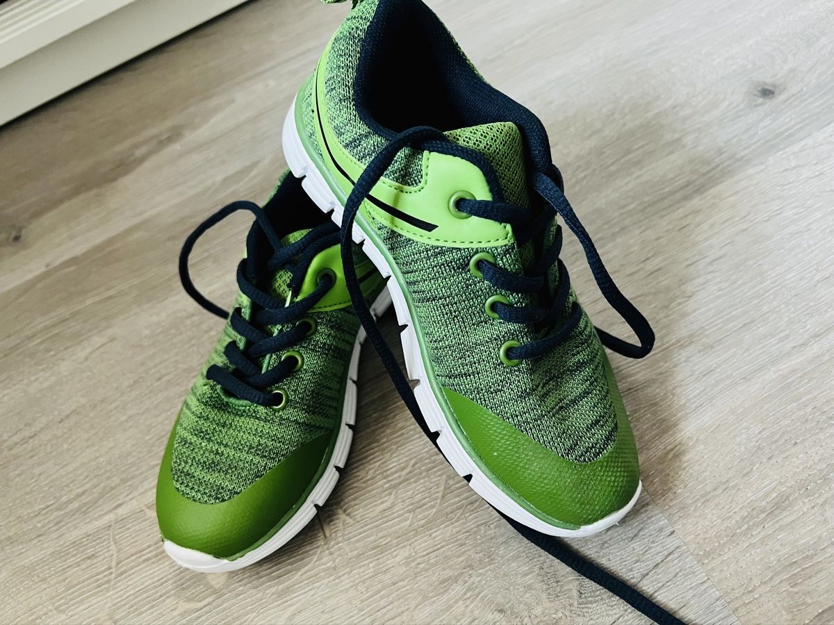 Chaussures hommes: Baskets vertes tendance - Pointure 30 neuve – Neuf (Voir description) à La Chaux-de-Fonds par Sabinchenn