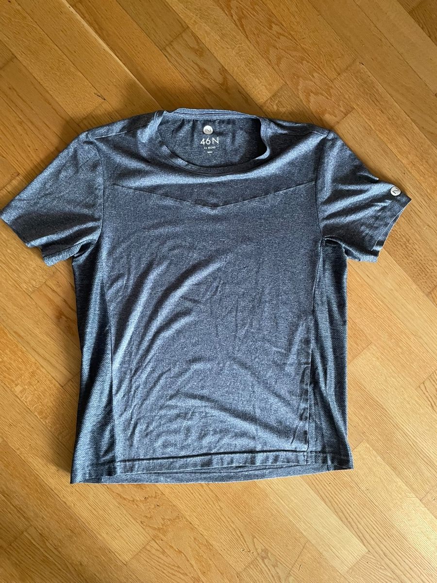 T-shirt: 2x Marken Herren TShirt – Usato da Buchrain venduto da Bygger31 1