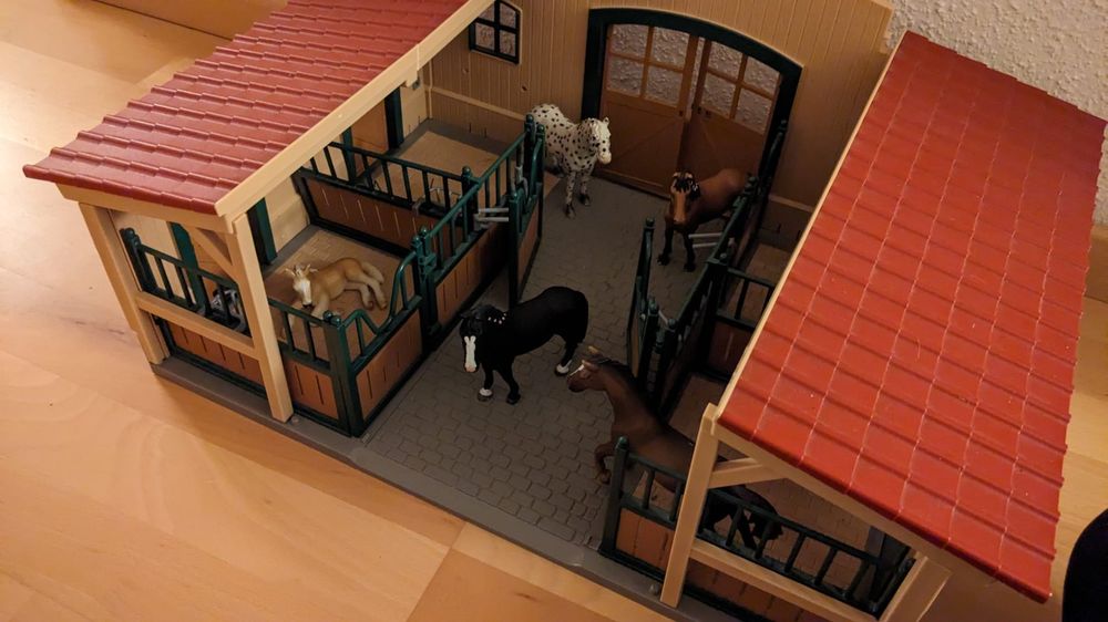 Schleich Pferdestall mit Pferden | Kaufen auf Ricardo